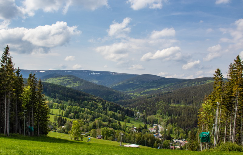 Výhled na hlavní hřeben Jeseníků z Karlova